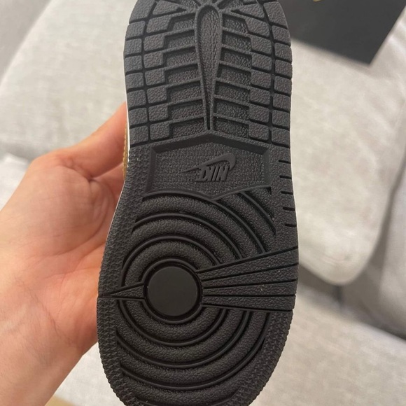 Toddler NIKE Jordan’s (5c) - Picture 5 of 6